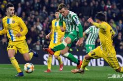 开云体育官方-比利亚雷亚尔重新调整阵容，争取改变命运的简单介绍