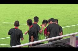 开云体育网站-队员助威，足球风暴即将到来的简单介绍