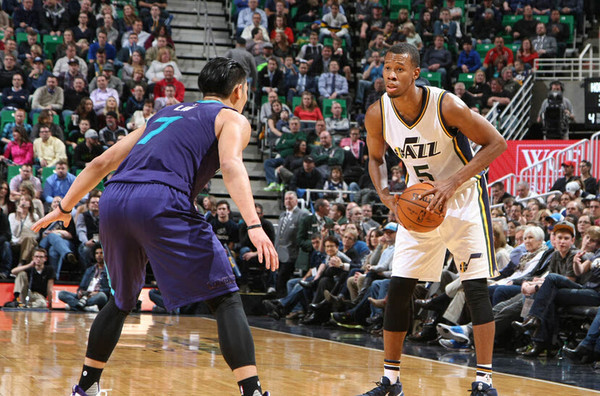 马刺主场大胜黄蜂,两连胜稳定排名! 马刺主场大胜黄蜂,两连胜稳定排名!