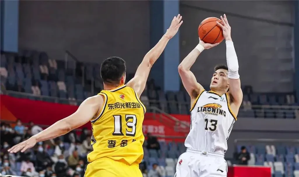 天津男篮客场击败辽宁，取得关键胜利