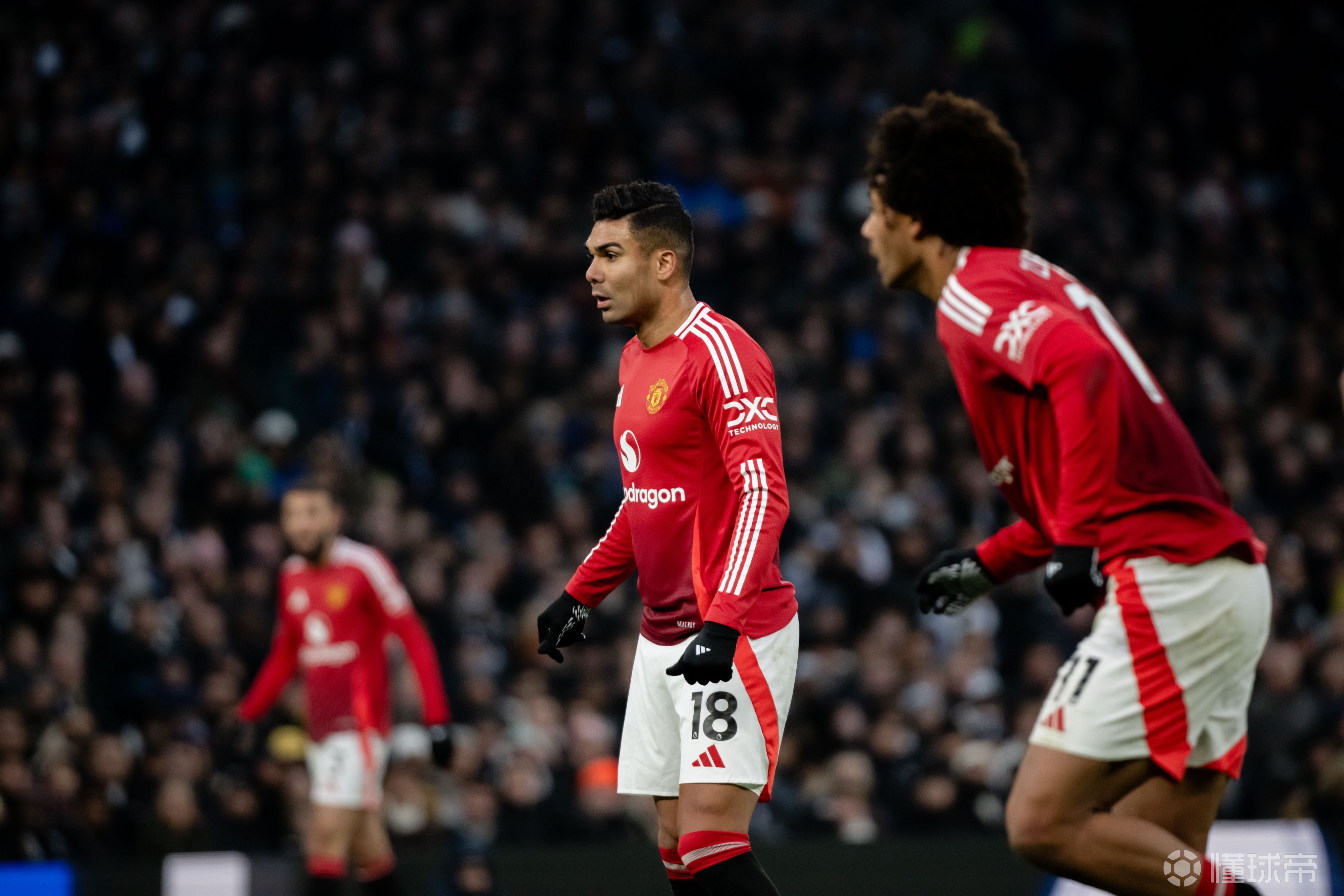 关于曼联球员表现亮眼，赢得球迷赞赏的信息