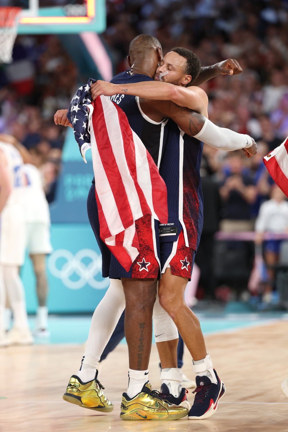 夺冠狂欢过后,球队面临危机 夺冠狂欢过后,球队面临危机